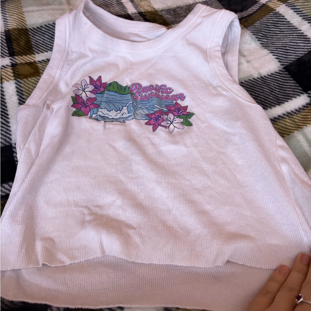 Chic White Sleeveless Crop Top